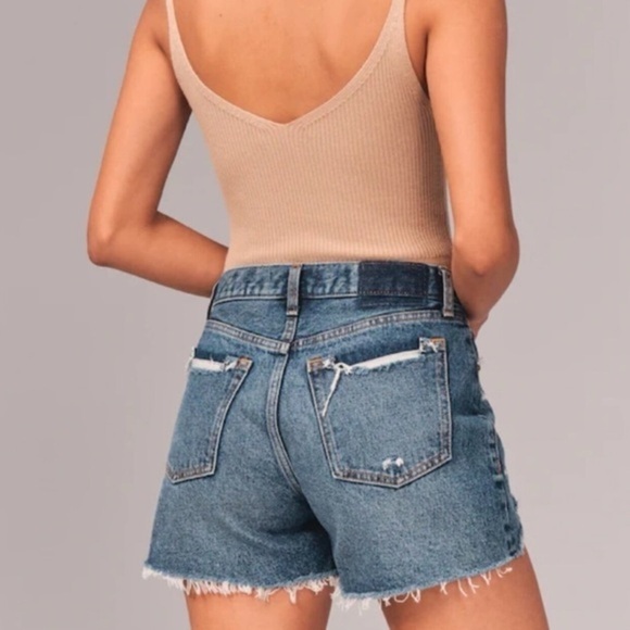 The Boyfriend Short Mid-Rise Abercrombie & Fitch - Picture 1 of 3